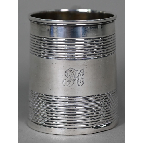 193 - A George III silver small mug with reeded banding, Elizabeth Morley, London 1810, 2.6oz, 6.5cm high