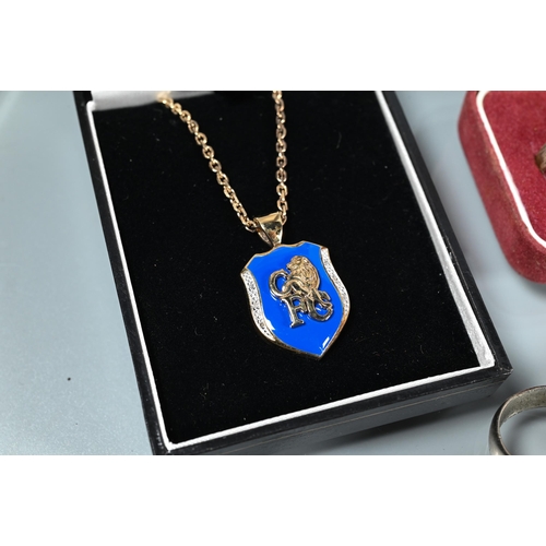 254 - A collection of vintage and modern costume jewellery including chains, necklaces, rings, brooches et... 