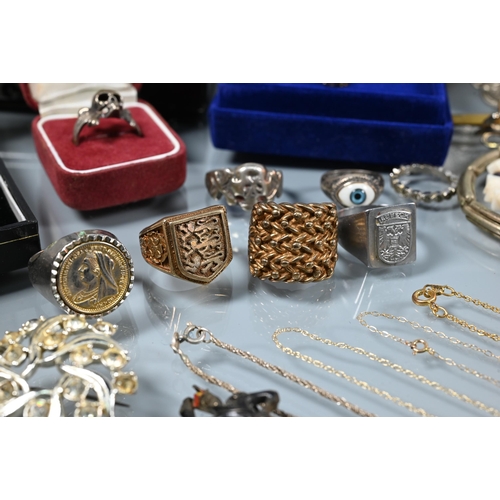 254 - A collection of vintage and modern costume jewellery including chains, necklaces, rings, brooches et... 