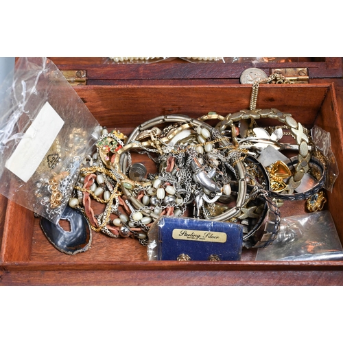 254 - A collection of vintage and modern costume jewellery including chains, necklaces, rings, brooches et... 