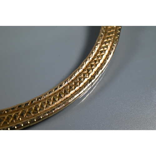 284 - A 9ct yellow gold flat collar necklace/choker with hatched decoration, concealed clasp, approx 51g, ... 