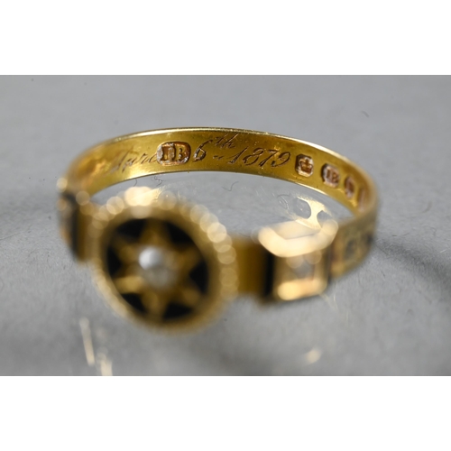 285A - A collection of Victorian jewellery items including 18ct and black enamel mourning ring, letter 'A' ... 