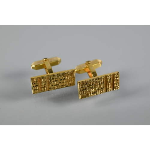 290 - A pair of moonstone-set chain link cufflinks, a pair of rectangular gilt metal swivel cufflinks and ... 