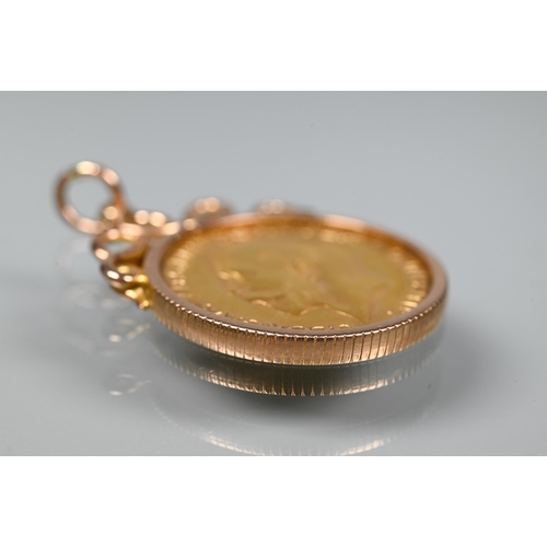 302 - A George IV gold sovereign, dated 1926, in pendant mount, approx 10g all in