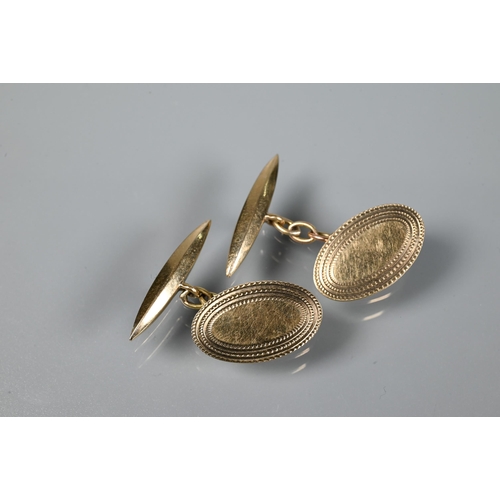 308 - A pair of 9ct yellow gold oval chain linked cufflinks with torpedo backs, approx 6.3g to/w pair of g... 