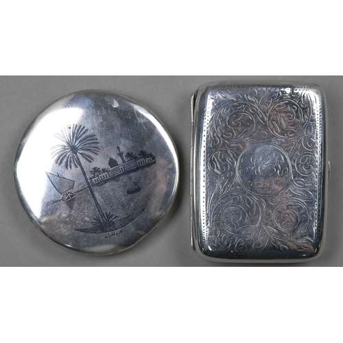 58 - A cased silver five-piece condiment set on pad feet, Walker & Hall, Sheffield 1914, 5oz (net of ... 