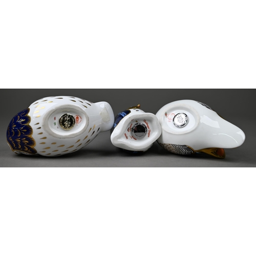 594 - A Royal Crown Derby Owl, 12.5 cm long to/w a Mandarin Duck and a Rockhopper Penguin (3)