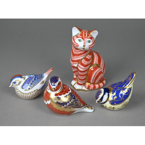 595 - A Royal Crown Derby Ginger cat, 13.5 cm to/w three birds (4)