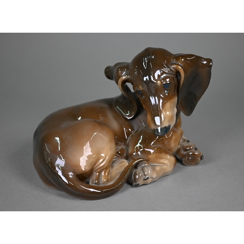 599 - A Rosenthal porcelain dachshund puppy modelled by Theodor Kärner, no 296, 15 cm high