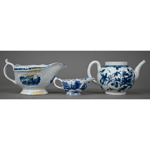 607 - A collection of First Period Worcester/Caughley blue and white porcelain including teapot (lacks lid... 