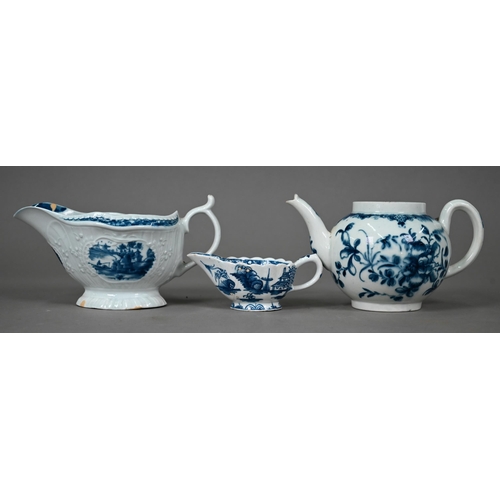 607 - A collection of First Period Worcester/Caughley blue and white porcelain including teapot (lacks lid... 