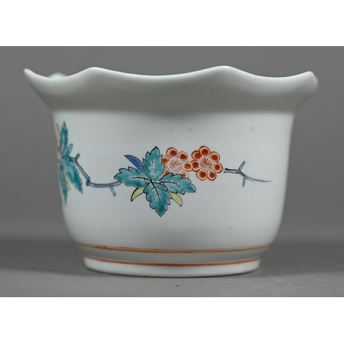 610 - An 18th century Chantilly porcelain cache-pot with polychrome enamel floral decoration in the Kakiem... 