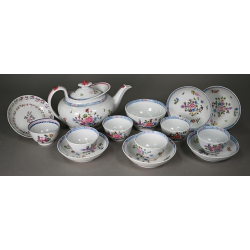 628 - A Regency New Hall teapot painted with floral sprays, no 593 to/w five matching tea-bowls and six sa... 