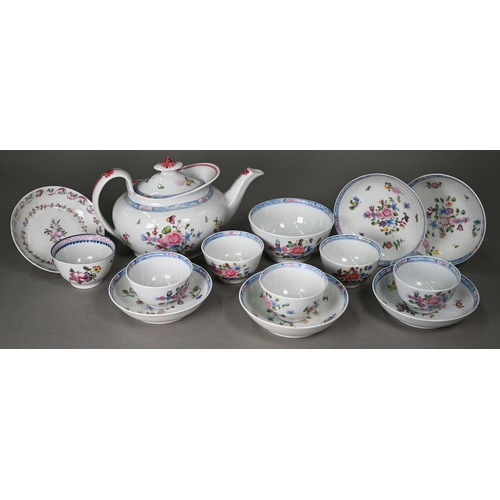 628 - A Regency New Hall teapot painted with floral sprays, no 593 to/w five matching tea-bowls and six sa... 