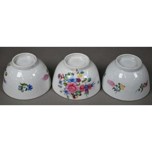 628 - A Regency New Hall teapot painted with floral sprays, no 593 to/w five matching tea-bowls and six sa... 