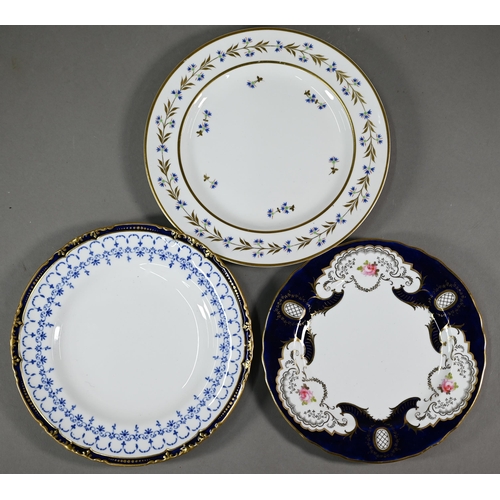 630 - Sixteen various Victorian and later Crown Derby plates to/w a Bloor Derby dish (17)