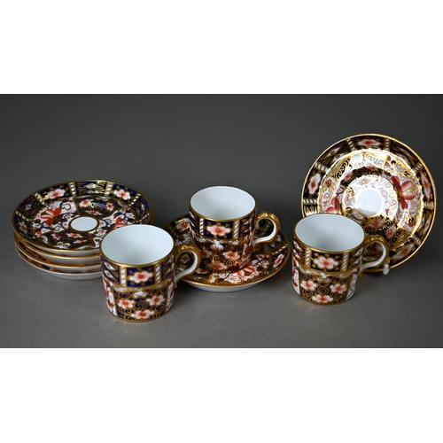 637 - A Royal Crown Derby Imari set of six coffee cans and saucers, 1910, in fitted presentation case