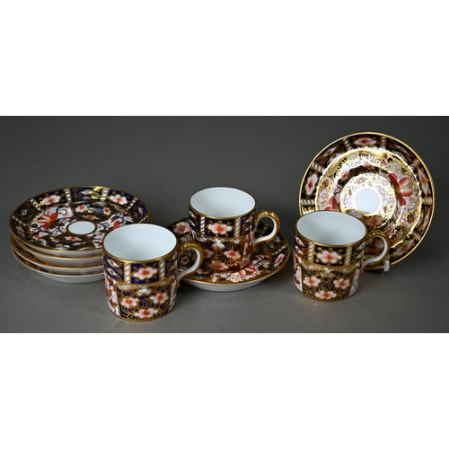 637 - A Royal Crown Derby Imari set of six coffee cans and saucers, 1910, in fitted presentation case