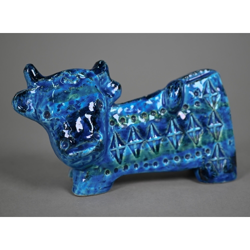 661 - A Bitossi Aldo Rimini blue/green glazed earthenware cow with impressed decoration, 9 x 16 cm