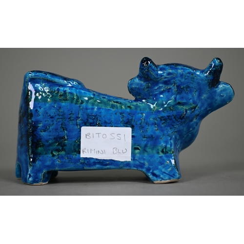 661 - A Bitossi Aldo Rimini blue/green glazed earthenware cow with impressed decoration, 9 x 16 cm