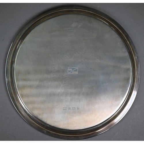 68 - A 1972 Silver Wedding commemorative salver, Historical Heirlooms Ltd, Birmingham 1972, 9.5oz, 20cm d... 