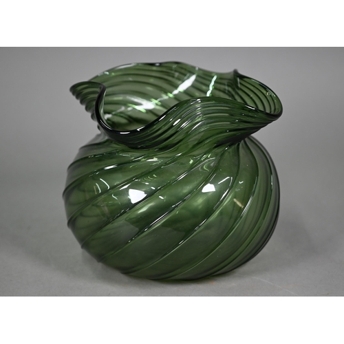 685 - A green glass pouch-vase with spiral-fluted decoration and quatrefoil-pinched rim, 17cm high to/w an... 