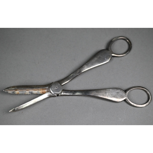 72 - A pair of silver grape scissors, William Hutton & Son Ltd, Sheffield 1929, 3.9oz