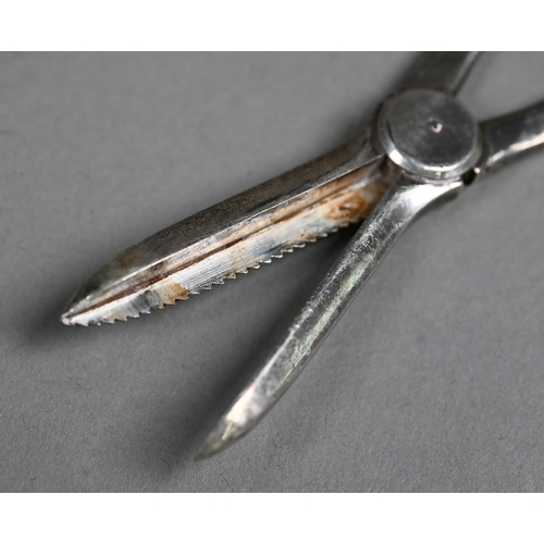 72 - A pair of silver grape scissors, William Hutton & Son Ltd, Sheffield 1929, 3.9oz