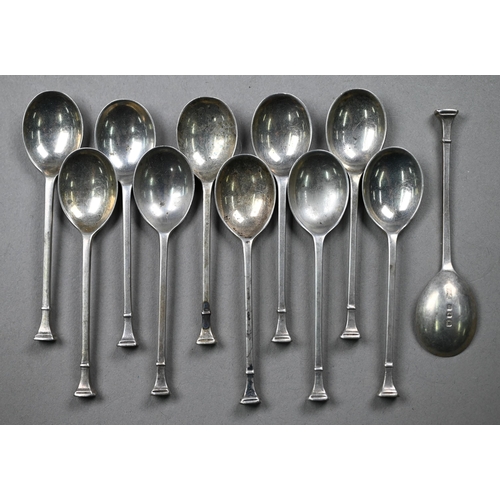 73 - An Edwardian cased set of six coffee spoons and tongs with shell bowls, London 1903, to/w eleven sea... 