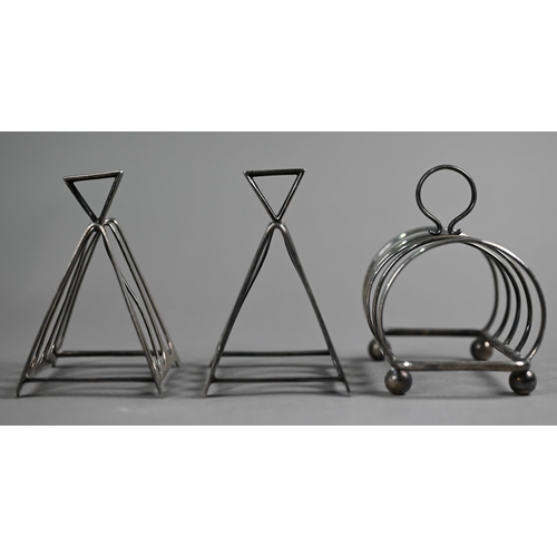 78 - A pair of Art Deco small four-division toast racks of triangular form, Walker & Hall, Sheffield ... 