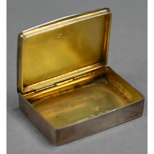 79 - A silver pill-box with engine-turned top and gilt lining, D. Bros, Birmingham 1963, 4.2cm wide, to/w... 