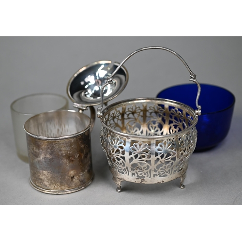 81 - An Edwardian silver sauce boat on shell feet, Birmingham 1905, to/w drum mustard with clear glass li... 