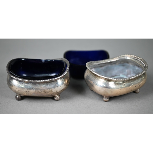 89 - A Victorian pair of Rococo Revival silver salts on pad feet, Birmingham (date rubbed), 6cm diameter,... 