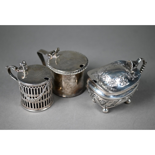 90 - A George III silver mustard with embossed and chased foliate and scroll decoration, maker's mark rub... 