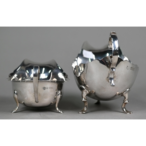 99 - An Edwardian silver sauce boat with scroll handle and pad feet, The Alexander Manufacturing Co Ltd, ... 