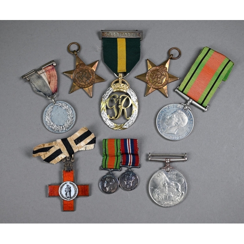 1030 - A group of 5 WWII period medals - 1939-45 Star; Africa Star; 1939 War Medal; Defence Medal; Efficien... 