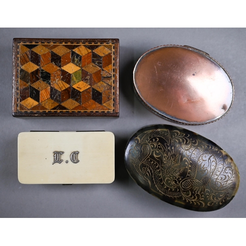 1083 - A Chinese tortoiseshell snuff box incised and gilded with dragon, 9.5 cm wide to/w various other box... 