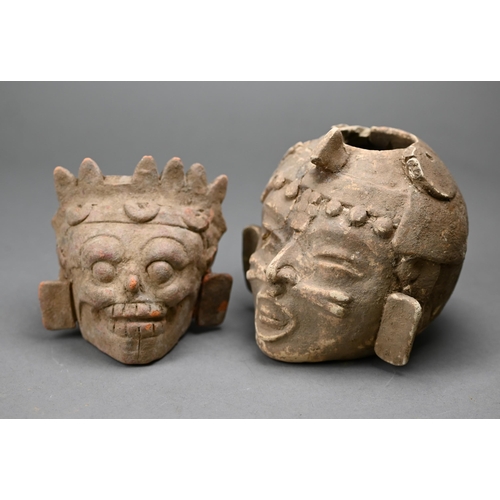 1092 - Two antique Central American terracotta pots, modelled as heads 10/9cm (one a/f)