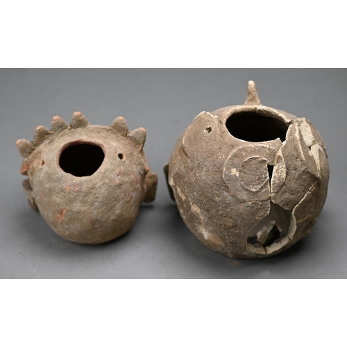 1092 - Two antique Central American terracotta pots, modelled as heads 10/9cm (one a/f)