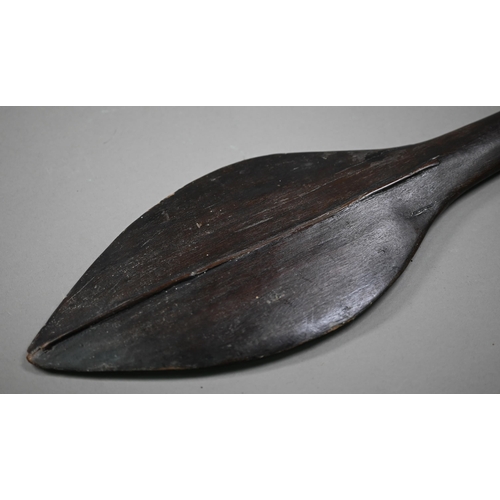 1118 - An antique Polynesian carved wood throwing club, the paddle-shaped head with raised midrib and with ... 