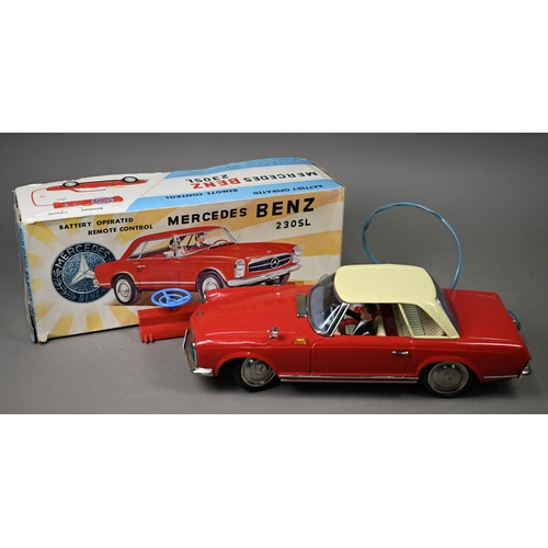 1153 - A boxed Yanoman (Japan) tinplate Mercedes Benz 230SL with remote control - battery operated, 38 cm l... 