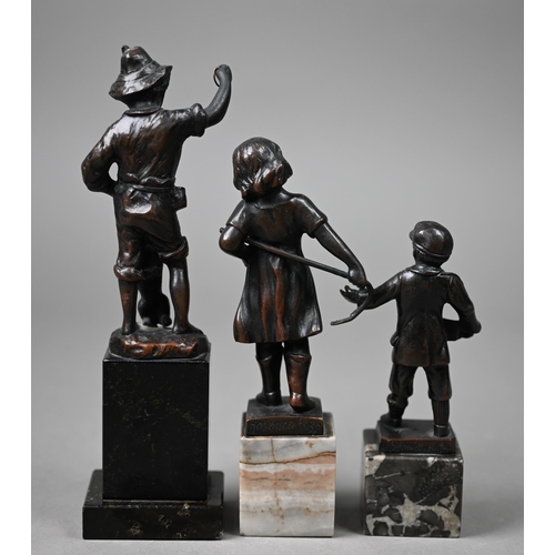 1251 - Three small bronze figures of children on marble bases, 17-11.5 cm 