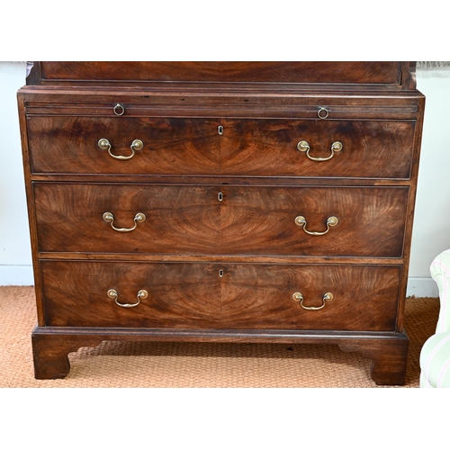 851 - A George III mahogany chest on chest, the dentil moulded cornice over two short and three long gradu... 