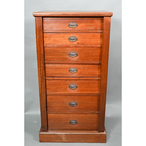 861 - An antique mahogany Wellington chest of seven drawers, raised on a plinth base, 60 cm x 40 cm x 114 ... 