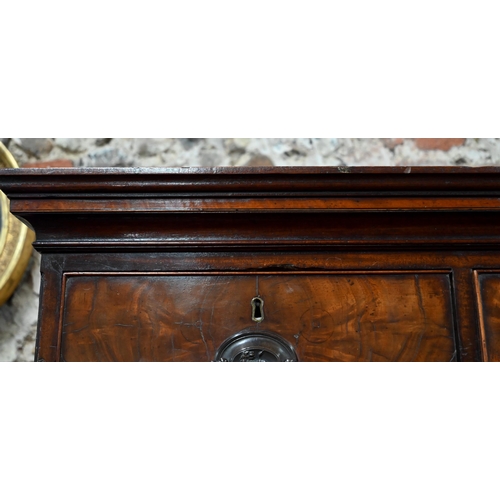 863 - A Georgian figured mahogany chest on chest, three short drawers oven six long graduated  drawer... 