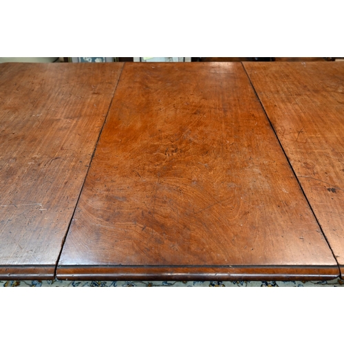 944 - An early Victorian mahogany draw leaf dining table, with single insert leaf, the top with moulded ed... 