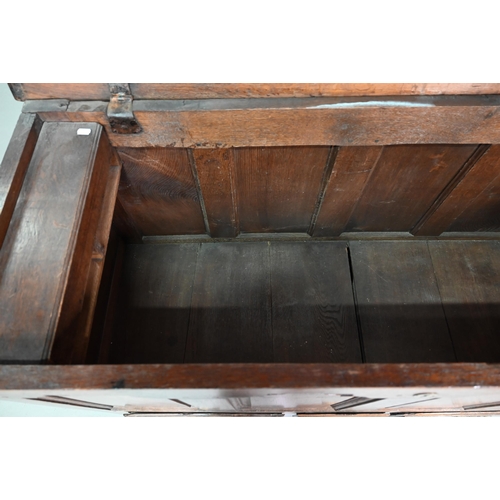 949 - An 18th century oak mule chest, the three plank top over four fielded arched panels and three drawer... 