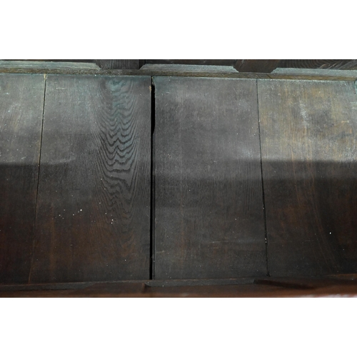 949 - An 18th century oak mule chest, the three plank top over four fielded arched panels and three drawer... 