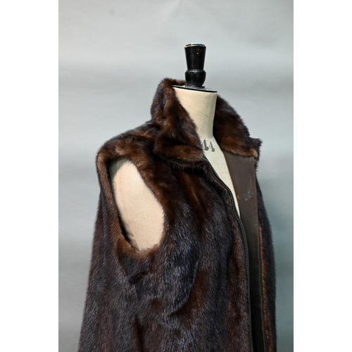 1285 - A vintage 1970s brown fur gillet, with zippered front, size 10/12