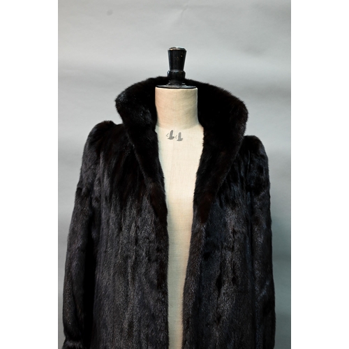 1286 - A vintage dark brown 3/4 length fur coat with stand-up collar and balloon sleeves to fitted cuffs, f... 